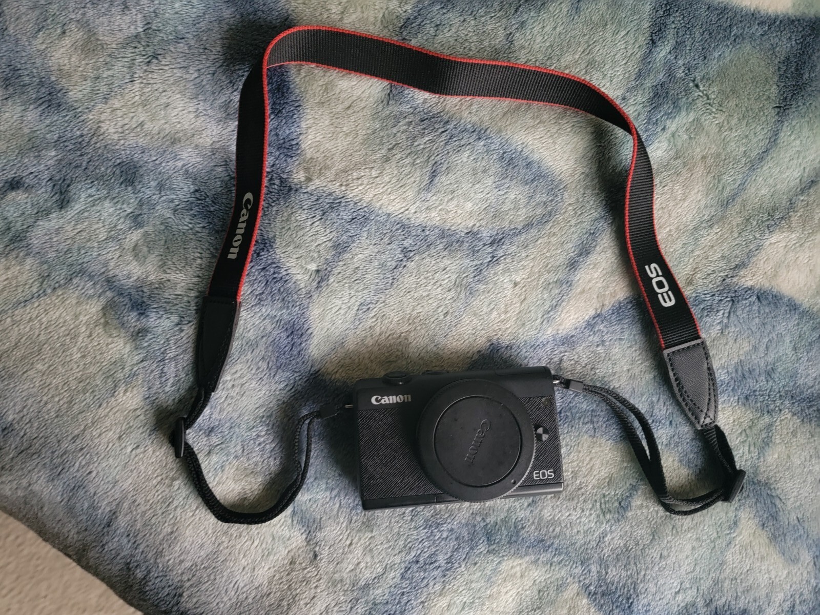 Canon EOS M200 24.1 MP Mirrorless Interchangeable Lens Camera Black