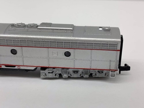 Life-Like N Scale CB&Q (9941B) Burlington #7206 E8 Diesel Locomotive - Picture 10 of 18
