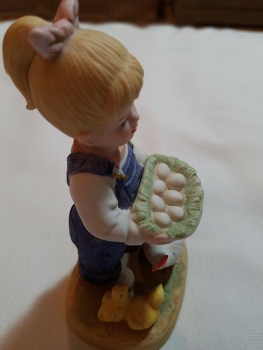 DEBBIE Denim Days by Homco 1985 "Gathering Eggs" Figurines- #1509  - Picture 4 of 12