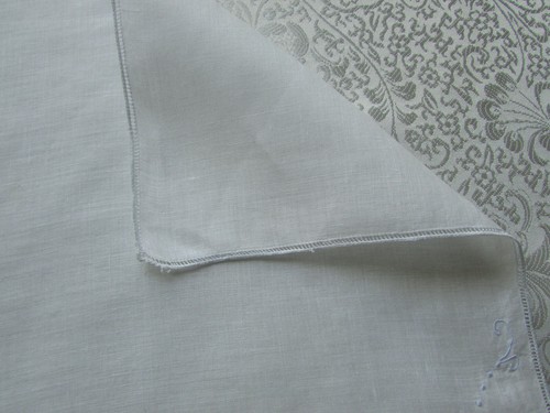 Vintage weißes Taschentuch mit gesticktem Halbkreis in blau offener Fadenarbeit - Bild 6 von 6