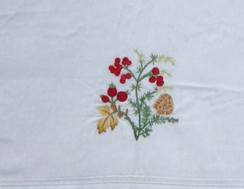 VALOMBREUSE FRANCE Set of 2 Cotton Embroidered Fingertip Hand Towels NWOT - Picture 2 of 7