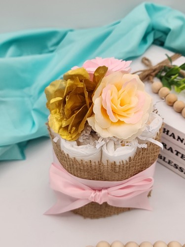 Pastel de pañales de 3 niveles y juegos Baby in Bloom tema primavera arpillera verde lila púrpura - Imagen 6 de 45