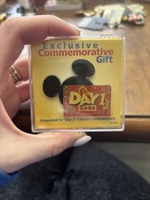 Disney World Exclusive Commemorative Gift Day 1 - 2003 Visa Card Trading Pin