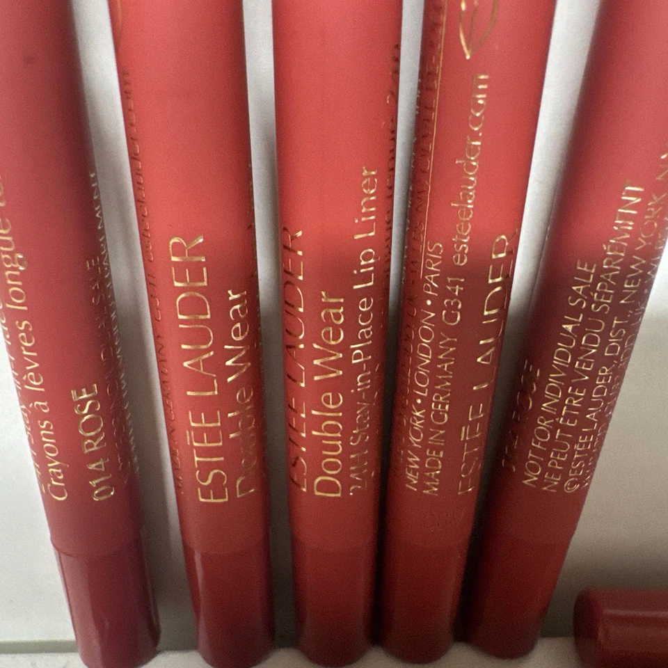 Lápiz delineador de labios 10 Estee Lauder Double Wear Stay In Place 014 rosa tamaño de viaje Foto 3 de 4