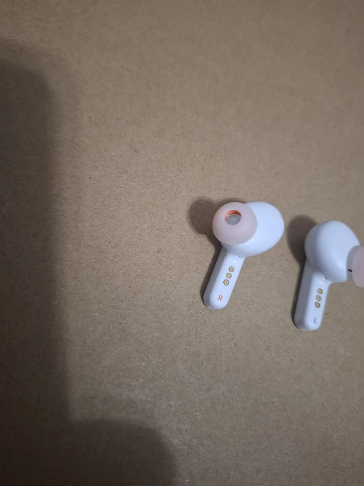 JBL Live Pro + TWS Wireless Earphones White - Image 4 of 4