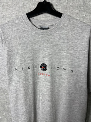 nike town t shirt