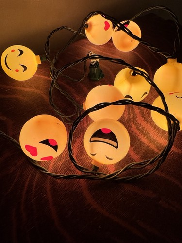 Emoji Smile Face String Mini Light Set Indoor/ Outdoor Plastic 10 count Works - Picture 4 of 6
