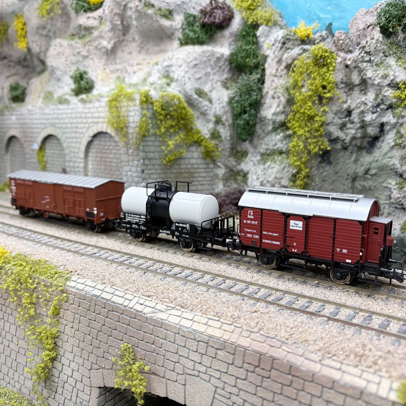 Wagons marchandises FS Ep III ROCO sur circuit miniature