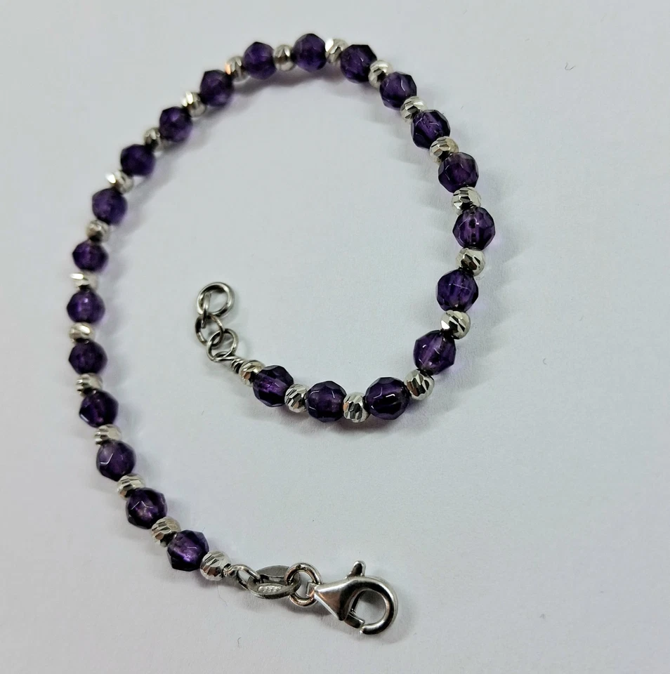 BRACCIALE IN ARGENTO 925 CON PIETRE AMETISTA NATURALE E SFERE IN ARGENTO INCISE - Immagine 2 di 4