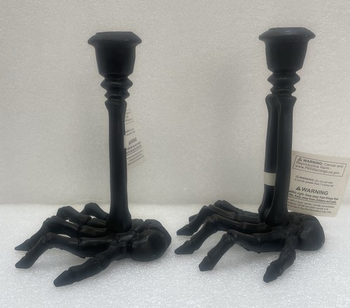 Halloween Deko Kerzenhalter gruseliges Skelett Knochen Hände schwarz Kerzenständer Paar - Bild 3 von 11