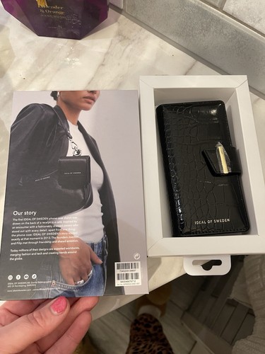Cora Phone Wallet iPhone 12 Pro Jet Black Croco Recycled Material - Picture 3 of 11