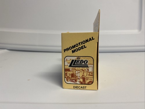 LLEDO USA DENNIS PARCEL VAN FOR HAROLDS PLACE MERRY CHRISTMAS MINT/BOXED - Picture 4 of 6