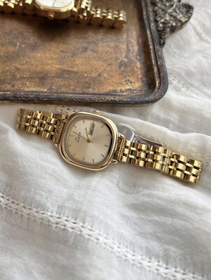 Vintage Style Gold Tone Square Wrist Watch with Calendar Display New Design Gift