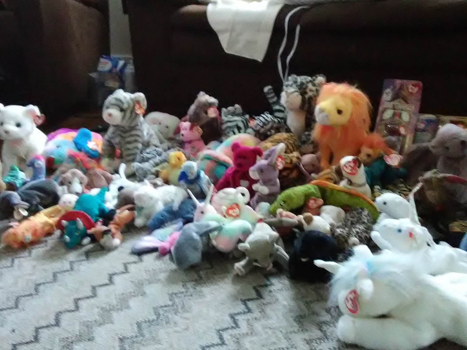 Beanie babies ty assortment of collectibles, rare ones and unrare Beanie babies ty assortment of collectibles, rare ones and unrare