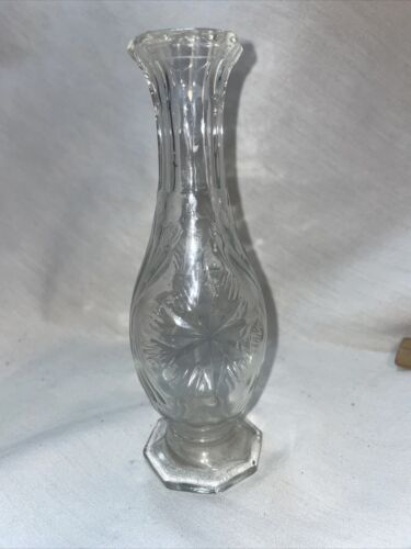 VINTAGE CLEAR GLASS BUD VASE WITH PRESSED STAR ON SIDES - NO MARKINGS