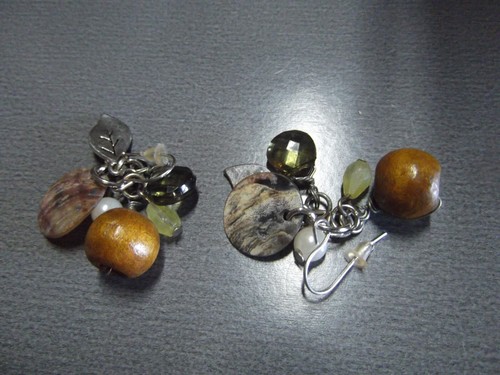 1 Pair Old 1"in Acrylic/Wood Bushel Round Dangle Earrings - Picture 5 of 9