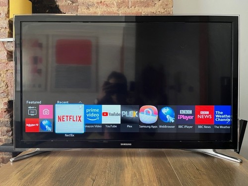 Samsung 32" F4500 Series 4 Smart LED TV for Repair or Spare Parts - Picture 2 of 4