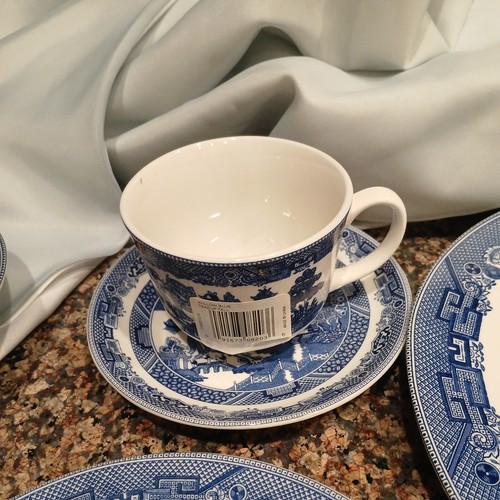 20 Piece Johnson Brothers England Blue Willow 4 Place Settings NIB !! - Picture 4 of 8