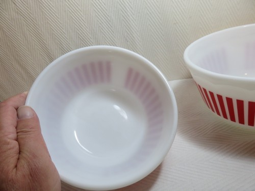Vintage candy stripe set of 4 milk glass mixing bowls by Hazel Atlas - Bild 12 von 14