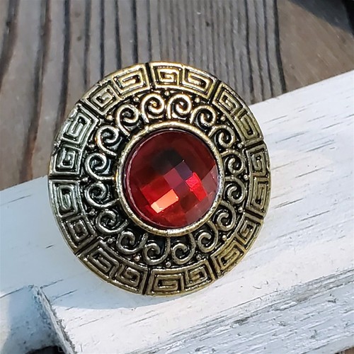 Vintage 90s Grunge Bronze Red Faceted Crystal Round Greek Key Cocktail Ring - Picture 7 of 11