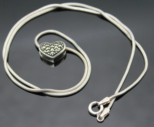 IMPRESIONANTE COLGANTE DESLIZABLE CORAZÓN PLATA ESTERLINA DETALLES MARCASITA VINTAGE CADENA 16" - Imagen 3 de 4