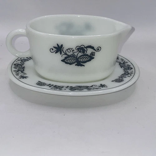 VTG Pyrex Old Town Blue Onion Gravy Boat and Under Plate