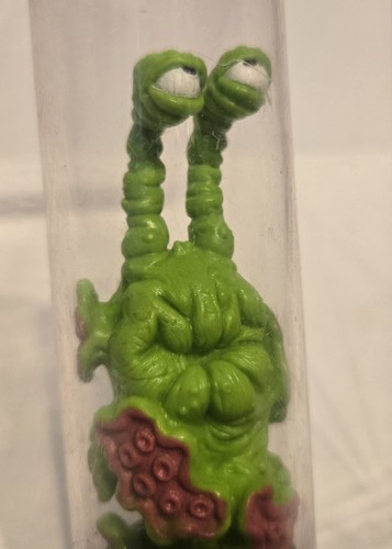 Vintage 1988 Worlds of Wonder Germs Hackahackasilliae 100% komplett mit Reagenzglas - Bild 2 von 5