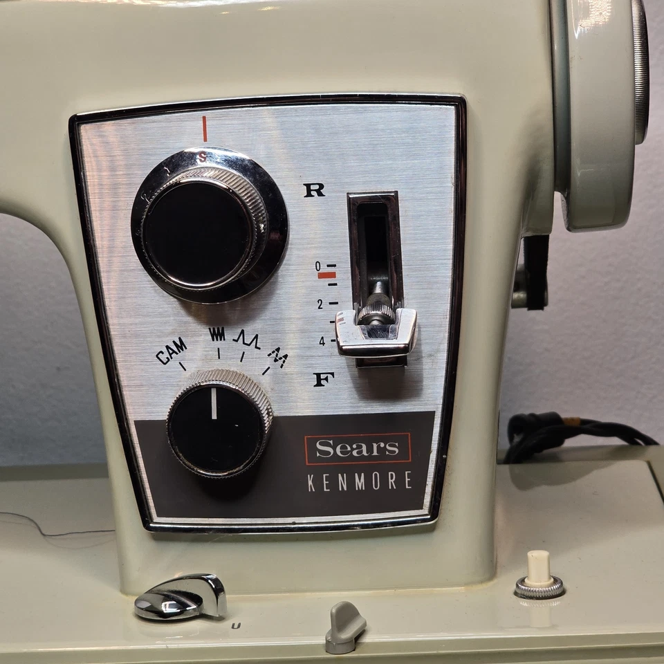 винтажный Kenmore 158.17520 Sears, швейная машина жесткий чехол лепесток и аксессуары - Изображение 2 из 4