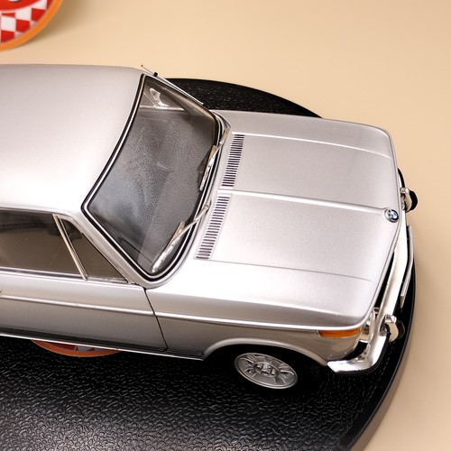 Kyosho 1/18 BMW 2002 tii 1972 silver Diecast model 08543S - Picture 8 of 24