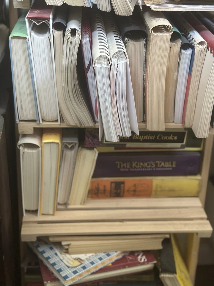 Vintage Church/other Spiral Bound Local Recipe Cookbooks - Random Lot of 10 - Imagem 4 de 4