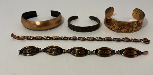 Konvolut 5 Damen Kupfer Armbänder verschiedene Stile