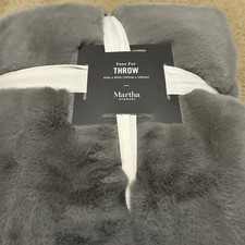 Oreiller Araignée Halloween – Martha Stewart, Fausse Fourrure Blanche, 17x9