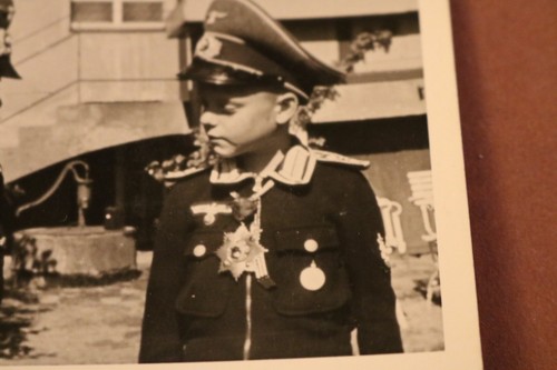 tolles altes Foto  Zwillinge in Uniformen - Orden - Olympia Orden ? Kinder 1942  - Picture 3 of 6