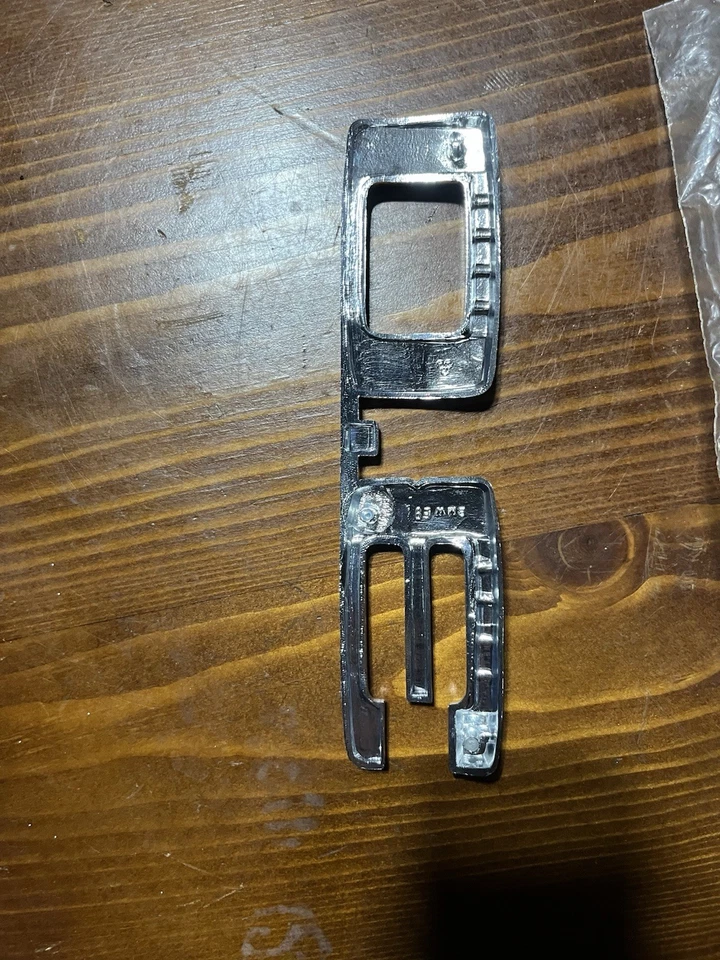 Original BMW E3 3.0 Emblem Model 3.0 Liter Bavaria New In Pack - Image 4 of 4