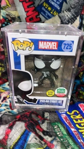 Funko Pop! VMarvel - Spider-Man (Symbiote Suit) (Glows in the Dark) -  725