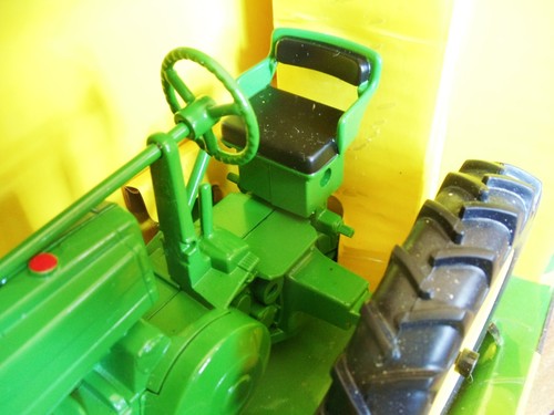 ERTL Diecast Green 1/16 Scale ~ 1939* JOHN DEERE Model A TRACTOR  New In Box HTF - Picture 12 of 13