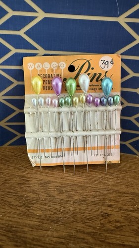 Vintage WALCO Color DECORATIVE PEARL HEAD PINS 39 CENTS" 1960's ERA (JAPAN) - Picture 1 of 3
