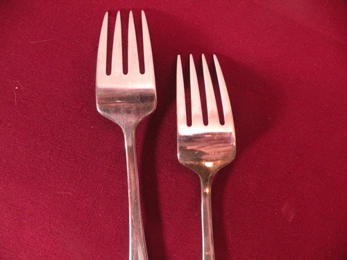 Set Of 2 Blaine Salad Forks Towle 18/10 Stainless Flatware Vietnam 7 1/2" - Picture 5 of 5