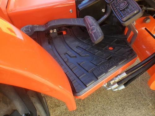 L Series Kubota Rubber Floor Mats - Picture 2 of 11