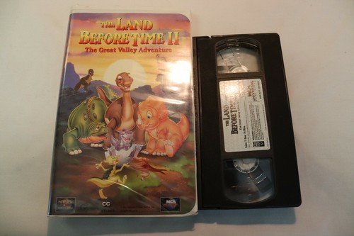 THE LAND BEFORE TIME II "THE GREAT VALLEY ADVENTURE" CHILDREN'S ANIMATED VHS! - Picture 1 of 2