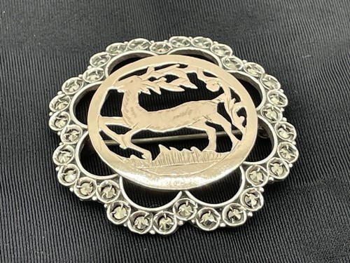 950 Sterling Silver & Marcasite Brooch Pendant Pierced Center with Deer or Stag - Picture 2 of 8