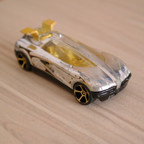 2009 OCTANIUM HOT WHEELS DIECAST CAR TOY - Picture 2 of 6