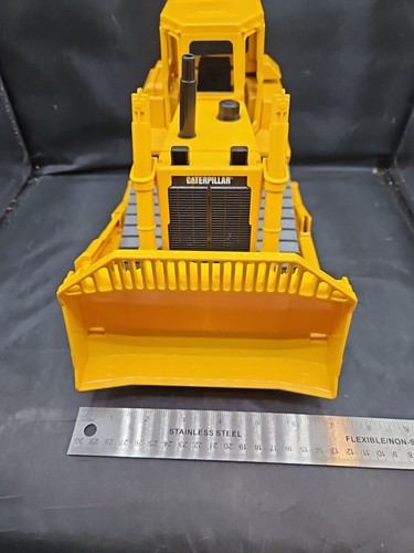 CAT Bulldozer Truck by Bruder Caterpillar 1/16 Made In Germany - Picture 13 of 13