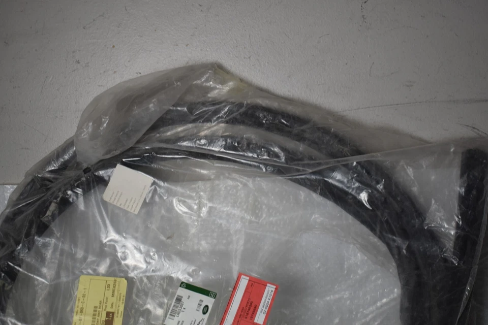 Land Rover Range Rover HSE Sport puerta delantera tira meteorológica 2014-2020 OEM LR053807 Foto 2 de 4