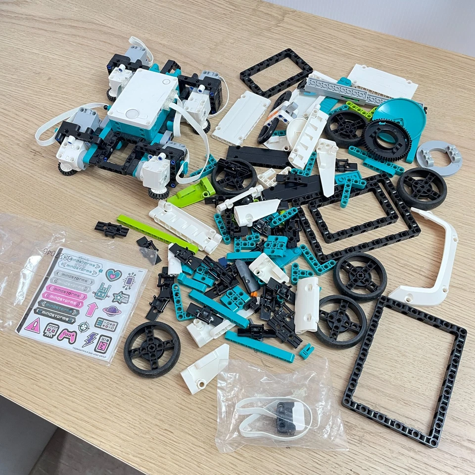 LEGO 51515 Mindstorms Robot Inventor  Battery Only Works While Plugged In. - Image 2 of 4