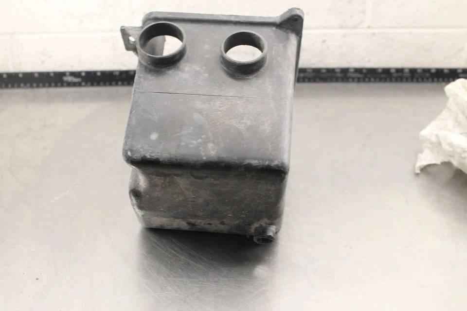 1986 Yamaha Moto 4 YFM225 LOWER BOTTOM AIRBOX AIR INTAKE FILTER BOX CASE W826 - Image 3 of 4