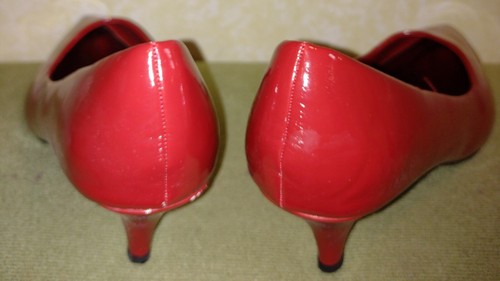 High heel size 9 red court shoes by Viva La Diva. Kitty heel Approx 3 ins. sexy - Picture 10 of 24
