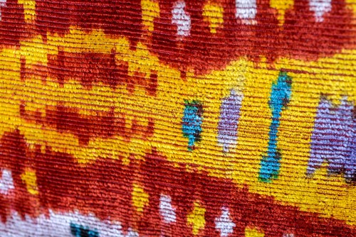 FREMMENTO IKAT VINTAGE NON ANTICO IN VELLUTO DI SETA CON BELLISSIMI COLORI - Foto 5 di 13