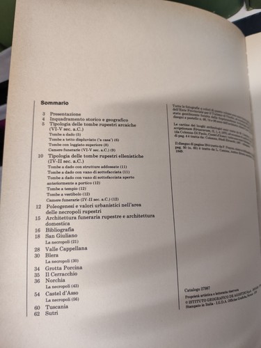 LIBRO NECROPOLI RUPESTRI DEL VITERBESE COLONNA DI PAOLO DE AGOSTINI 1978 - Foto 2 di 4