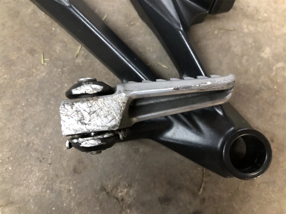 Kawasaki Ninja ZX14 ZX 14 06 07 2006 2007 OEM левая задняя пассажирская опора для ног - Изображение 3 из 3